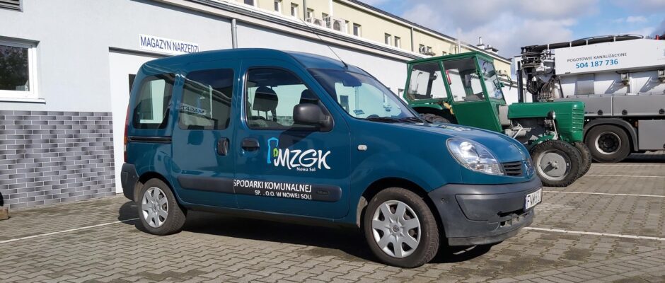 MZGK sp. z o.o. w Nowej Soli ogłasza przetarg ofert na sprzedaż ciągnika rolniczego oraz samochodu Renault Kangoo.